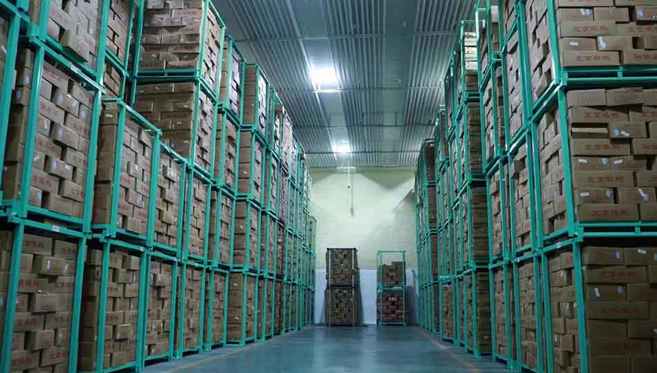Are you looking to maximize your warehouse space? Stacking rack can do it.
