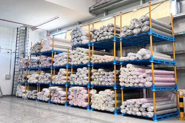 How to store fabric rolls in warehouse？